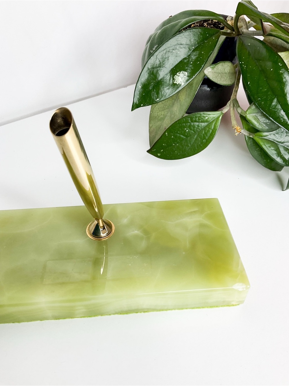 MCM Sheaffer Vintage Green Onyx Pen Holder with Brass Stem - Picture 3 of 8